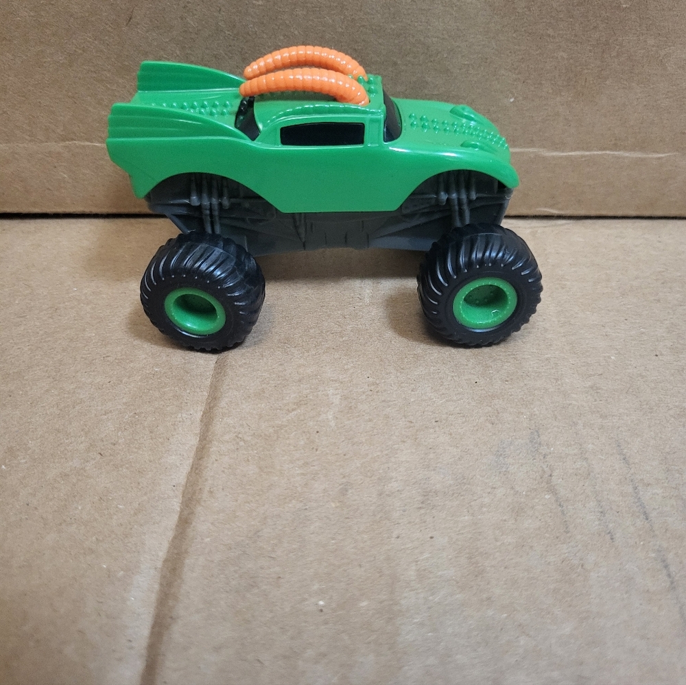 Mcdonald's 2015 Feld Motor Inc.Grave Digger/Dragon Monster Truck Happy Meal Toy - Picture 12 of 16